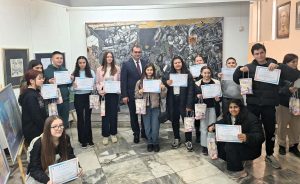 konkurs risunki 270226 1 В Ловеч наградиха победителите в конкурса за рисунка по повод Международния ден за безопасен интернет