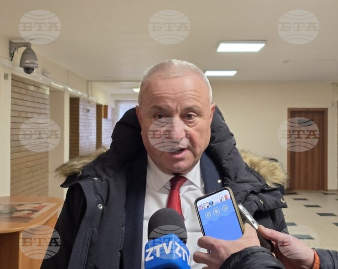 mincho kazandjiev sad 100226 Окръжният съд в Ловеч оправда бившия кмет Минчо Казанджиев по обвинение за безстопанственост при доставката на атракционно влакче