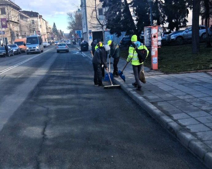 pochistvane ulici eko 250226 Община Ловеч стартира мащабно почистване на улиците от натрупания инертен материал