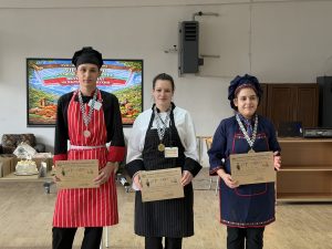sastezanie restorantiori 250226 4 Ученици от осем общини премериха сили в професиите хотелиерство, ресторантьорство и кетъринг в Ловеч