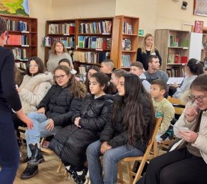 изложба европа ученици 200226 3 Открита е ученическа изложба „Европа на много езици“ в Регионална библиотека – Ловеч