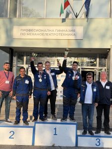mehano lovech 160326 2 Отборът на ПГМЕТ – Ловеч е регионален шампион в състезанието „Най-добър млад автомонтьор и водач на МПС“