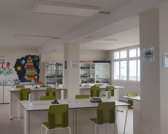 nikiforov stem erasmus 100326 6 Синдикат „Образование“ предлага МОН да коригира своята заповед и да обяви 20 април – денят след изборите – за неучебен и неприсъствен ден за учениците във всички български училища