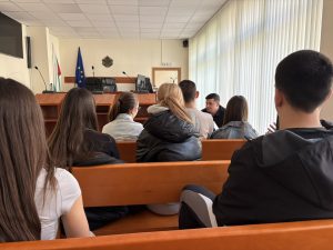 obrazovatelna programa sad lovech 230326 2 Прокурор Николай Буровски запозна десетокласници от ПЕГ „Екзарх Йосиф I“ със спецификата на наказателния процес
