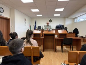 obuchenie sad lovech 40326 1 Окръжен съдия от Ловеч разясни основните съдебни процедури пред седмокласници