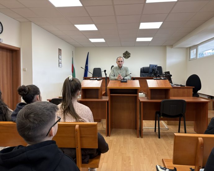 obuchenie sad lovech 40326 1 Окръжен съдия от Ловеч разясни основните съдебни процедури пред седмокласници
