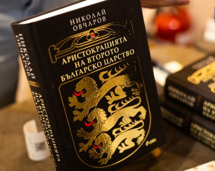 prof ovcharov kniga 230326 Проф. Николай Овчаров представя в Ловеч изследването си за аристокрацията на Второто българско царство