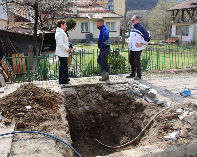 teteven remonti inspekcia 260326 2 Д-р Мадлена Бояджиева инспектира мащабната реконструкция на водопроводната мрежа в Тетевен
