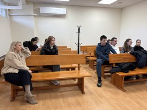 uchenici obuchenie prokuratura 110326 1 ПРОКУРОР И ДЕСЕТОКЛАСНИЦИ ОТ ПЕГ „ЕКЗАРХ ЙОСИФ I“ ОБСЪДИХА КЛЮЧОВИ МОМЕНТИ В НАКАЗАТЕЛНОТО ПРАВО