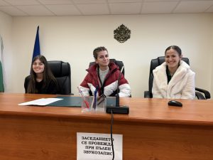 uchenici obuchenie prokuratura 110326 3 ПРОКУРОР И ДЕСЕТОКЛАСНИЦИ ОТ ПЕГ „ЕКЗАРХ ЙОСИФ I“ ОБСЪДИХА КЛЮЧОВИ МОМЕНТИ В НАКАЗАТЕЛНОТО ПРАВО