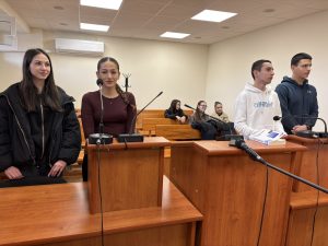 uchenici obuchenie prokuratura 110326 4 ПРОКУРОР И ДЕСЕТОКЛАСНИЦИ ОТ ПЕГ „ЕКЗАРХ ЙОСИФ I“ ОБСЪДИХА КЛЮЧОВИ МОМЕНТИ В НАКАЗАТЕЛНОТО ПРАВО