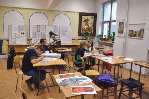 Националната гимназия за приложни изкуства „Тревненска школа в град Трявна Националната гимназия за приложни изкуства „Тревненска школа“ в град Трявна стартира подготвителни курсове за прием на ученици