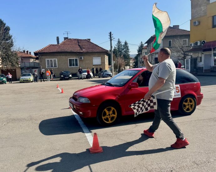 осмомартенско рали ловеч 160326 6 В Ловеч се проведе традиционното автомобилно състезание с приложен характер, посветено на Международния ден на жената – 8 март