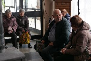 20260331 Призрачни села в Крамолин 8 Аудио-визуалният концерт “Призрачни села” на Мирян Колев бе представен пред близо 150 човека от различни възрасти в селата Кърпачево, Брестово и Крамолин