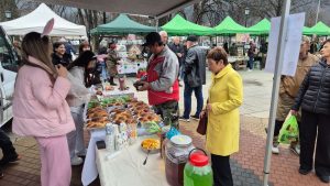 20260404 100113 Copy Пролетният базар в Тетевен събра над 30 участници и десетки посетители на пл. „Сава Младенов“