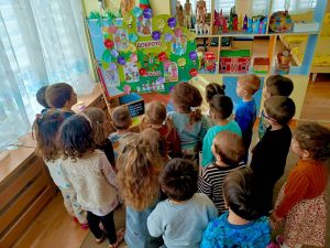 DG Buratino grupa Priateli Plovdiv „Дървото на доброто“ пристига в Ловеч: Инициатива учи децата на емпатия и благородство