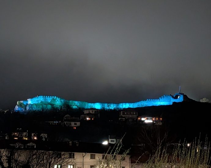 blue lovech castle 60426 Ловешката крепост бе осветена в синьо по повод Световния ден за информираност за аутизма
