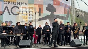 cvetnica lovech den 1 30426 7 Вчера на площад „Тодор Кирков“ бе дадено началото на празничната програма по повод Цветница