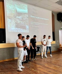 ezikova forum 230426 4 Ученици от Езиковата гимназия в Ловеч представиха бизнес планове пред Ротари клуб и местната власт