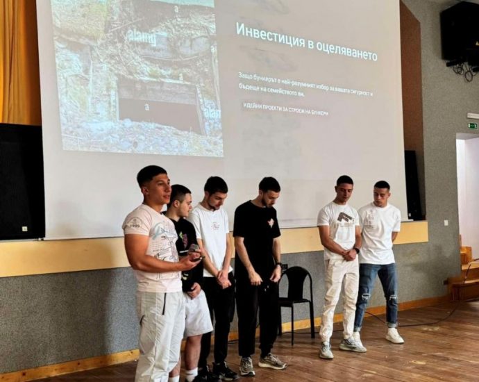 ezikova forum 230426 4 Ученици от Езиковата гимназия в Ловеч представиха бизнес планове пред Ротари клуб и местната власт