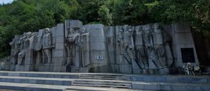 pametnik aprilci 150426 Ловеч почита 150 години от подвига на априлци: Програма за честванията