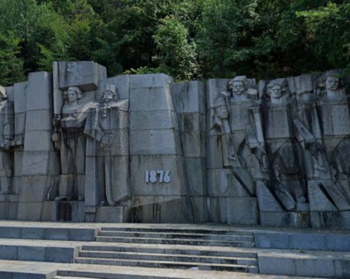 pametnik aprilci 150426 Ловеч почита 150 години от подвига на априлци: Програма за честванията