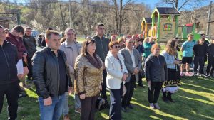 ribarica sport ploshtadka 90426 5 Жителите на село Рибарица вече разполагат с модерно мултифункционално спортно съоръжение, подходящо за мини футбол, волейбол и хандбал, както и със специализирана зона за стрийт фитнес