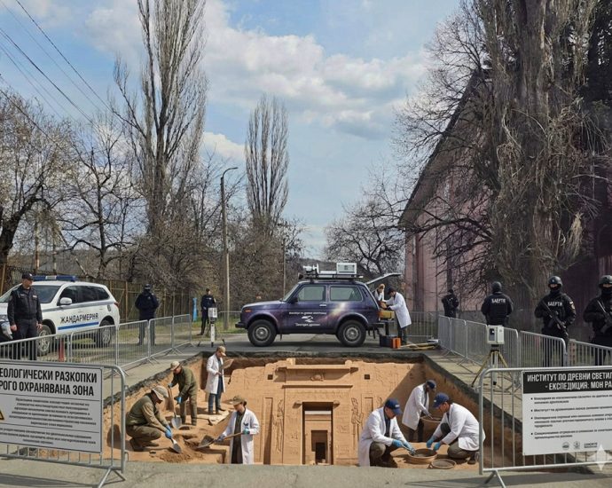 една неистинска снимка 10426 Екипът на учения и ръководството на Института, в лицето на неговия основател и благодетел Мон Ра Иванов, са се натъкнали на древното културно-историческо съкровище под дупка на бул. България в Ловеч