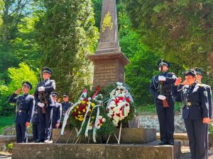25.05.2026 г. Поклон бенковски 1 Областният управител на Ловеч Пламен Христов се поклони пред паметта на войводата Георги Бенковски и неговите сподвижници в местността Костина край село Рибарица