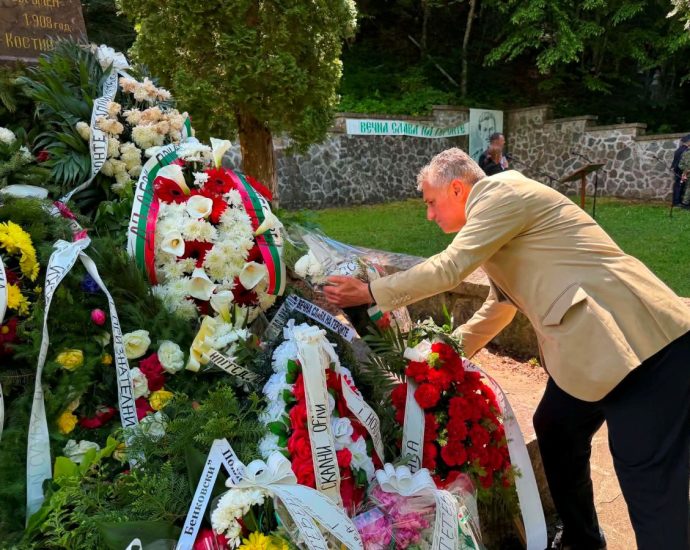 25.05.2026 г. Поклон бенковски 2 Областният управител на Ловеч Пламен Христов се поклони пред паметта на войводата Георги Бенковски и неговите сподвижници в местността Костина край село Рибарица