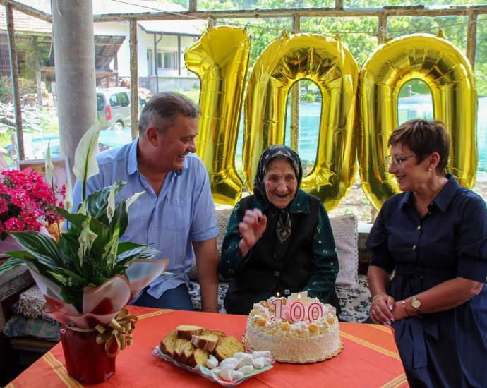 baba ena 100 godini teteven 310526 4 Баба Пена Неева от Голям извор посрещна своя 100-годишен юбилей