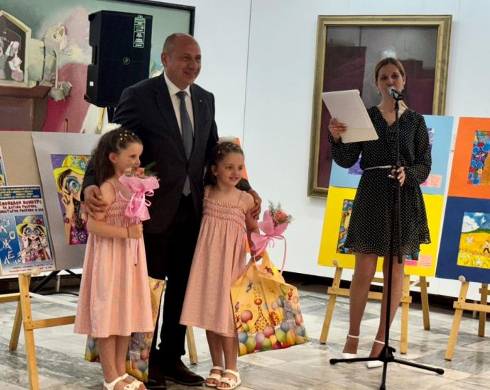 detsvo moe izlojba 280526 5 Над 960 творби участваха в националния конкурс „Детство мое – реално и вълшебно“ в Ловеч