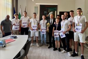 karateki otlichia 280526 1 Кметът Страцимир Петков награди състезателите на СК „Джу Джицу Вароша“ за успехите им на държавното първенство
