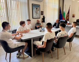karateki otlichia 280526 2 Кметът Страцимир Петков награди състезателите на СК „Джу Джицу Вароша“ за успехите им на държавното първенство