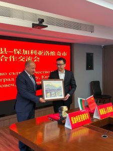 kmet chine 150526 1 Кметът на Ловеч Страцимир Петков подписа меморандум за партньорство с китайския окръг Тайшун