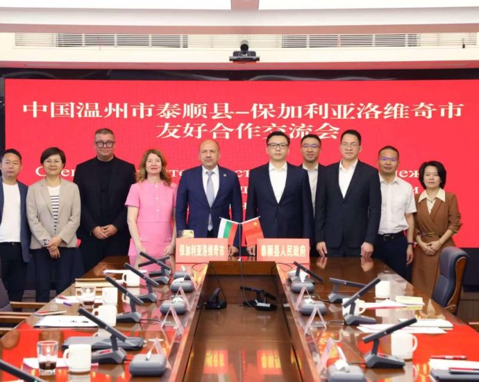 kmet chine 150526 6 Кметът на Ловеч Страцимир Петков подписа меморандум за партньорство с китайския окръг Тайшун