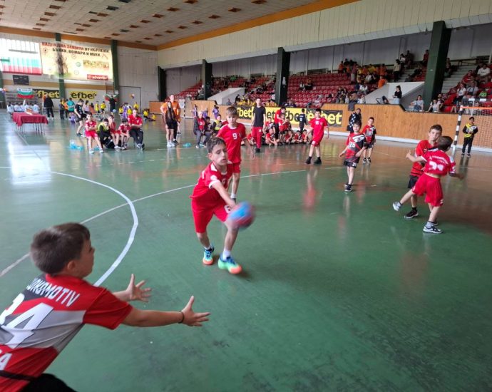 mini handbal 180526 3 XII Международен турнир по минихандбал събра млади състезатели в Ловеч