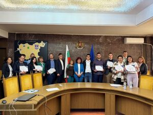 ou uchenici 805826 1 Ученици се запознаха с работата на Областна администрация – Ловеч в инициативата „Областен управител за един ден“