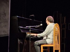 premiera theater lovech 60526 3 Премиерата на "Големият син" в Драматичен театър- Ловеч бе посрещната снощи с бурни аплодисменти и съпроводена с много съпътстващи събития