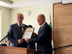 semov aprilci 190526 1 Проф. Атанас Семов бе удостоен със званието почетен гражданин на Априлци