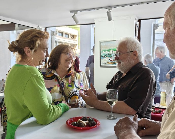 izlojba art galeria mostove 180626 3 В Арт галерия „Мостове“ в Ловеч беше открита самостоятелната изложба „Моята България“ на художника Иван Христов