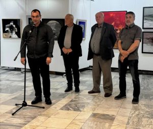 izlojba priateli 140626 3 Изложбата „Приятели“ събра 43 автори в Художествена галерия „Проф. Теофан Сокеров“ – Ловеч