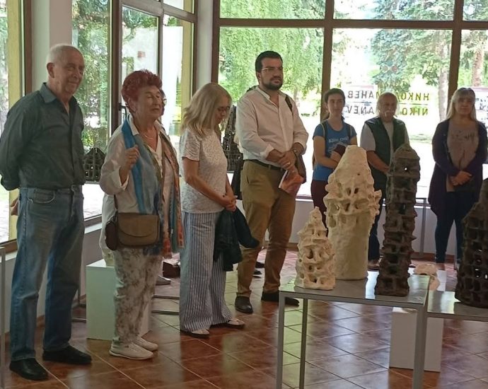 izlojba troyan 60626 3 Христо Йонков откри самостоятелна изложба на тема „Керамиката в моя живот“ в Националното изложение на художествените занаяти в с. Орешак