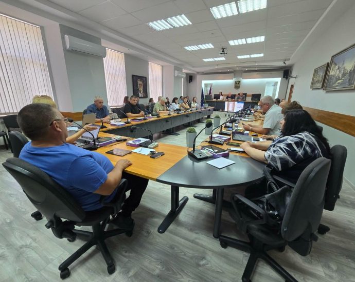 obs 906261 Валентина Недялкова: Администрацията и най-верните ѝ съветници продължават да произвеждат недоизпипани решения, а после да търсят виновни за собствените си системни грешки