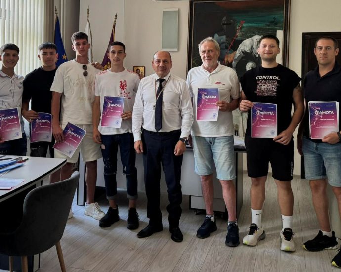 osam plajen handbal 150626 Кметът на Ловеч поздрави хандбалистите на ХК „Осъм“ за вицешампионската титла по плажен хандбал