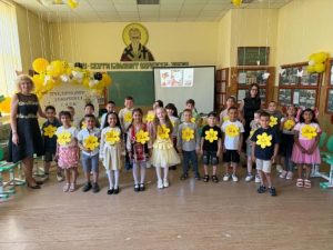 pchelishki gimnazia 106262 С много усмивки и заслужена гордост първокласниците от СУ „Свети Климент Охридски“ – Ловеч отпразнуваха успешното завършване на своята първа учебна година