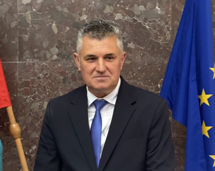 plamen hristov ou lovech 260626 Областният управител Пламен Христов организира изнесена приемна в Троян