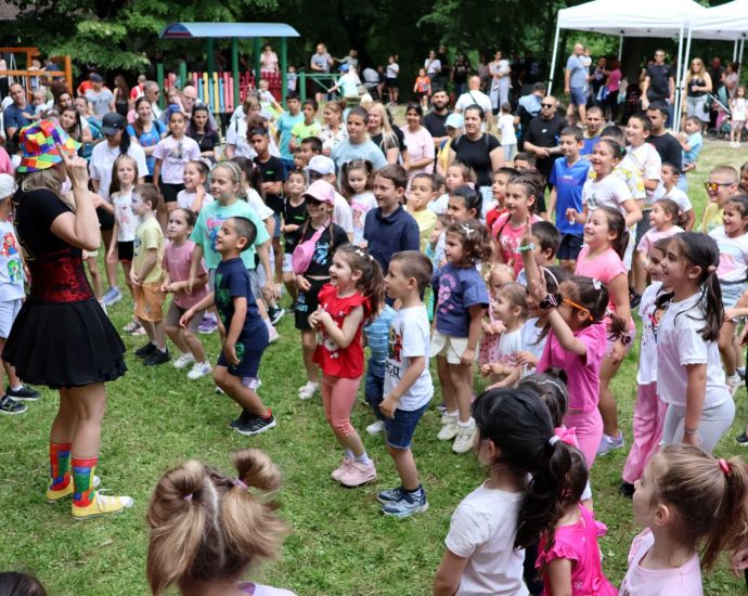 praznik zoopark lovech 10626 2 Зоопаркът в Ловеч събра десетки деца за празника на 1 юни