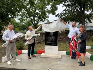 presiaka botev park 30626 1 В Пресяка откриха парк „Христо Ботев“ и паметна плоча на поета революционер