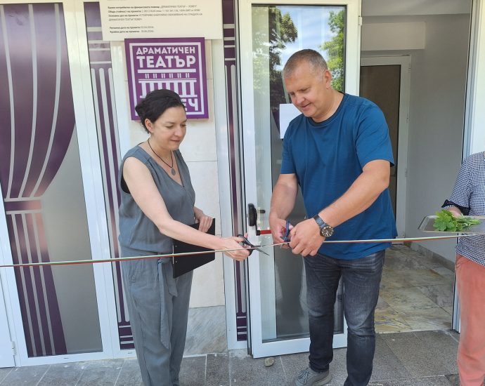 proekt teater 30626 2 С официално прерязване на лента и пресконференция бе финализиран проектът за енергийна ефективност на Драматичен театър „Борис Луканов“ в Ловеч
